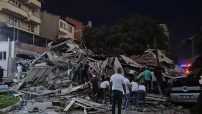 Balıkesir'deki depremde bir bina yıkıldı: Ölü ve yaralı var mı?