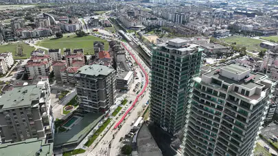 Bursa’da 500 metrelik dev Türk Bayrağıyla çoşkulu Cumhuriyet korteji