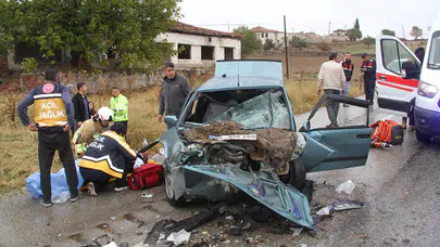 Manisa’da otomobil ile kamyonet çarpıştı: 1 bebek öldü, 5 kişi yaralandı!