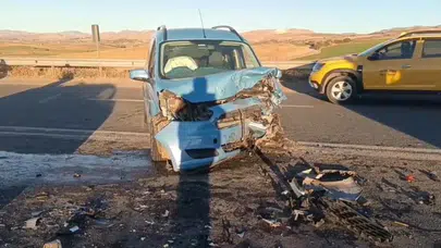 Elazığ’da iki hafif ticari araç çarpıştı: 1 yaralı