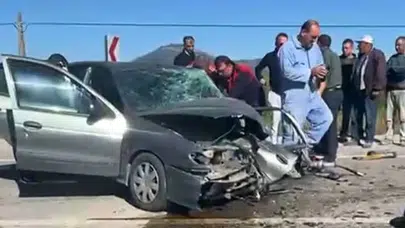 Gölhisar’da iki otomobil kafa kafaya çarpıştı: 3 yaralı