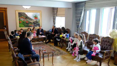 Şırnak’ta minik öğrencilerden Vali Birol Ekici’ye ziyaret