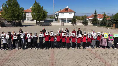 Yozgat’ta miniklerden örnek davranış: Doğayı Sev, Yeşili Koru etkinliğiyle köylerini temizlediler