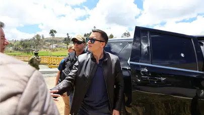 Ekvador Başkanı Noboa’nın konvoyuna taşlı saldırı