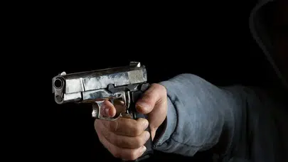 Denizli'de yolu keserek pompalı tüfekle ateş açtı