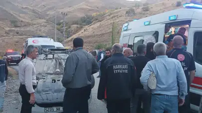 Hakkari'de takla atan otomobildeki 3 kişi ölümden döndü