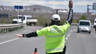 Esenler’de trafikte tartışma çıkaran 2 sürücü ve 1 yolcuya para cezası