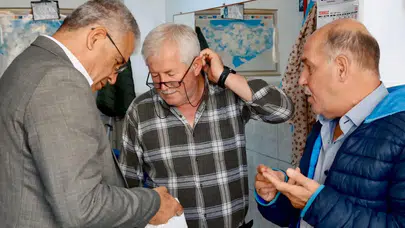 Karabiga Belediye Başkanı Ahmet Elbi’den berber esnafına malzeme desteği