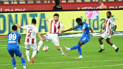 Trendyol Süper Lig'de Çaykur Rizespor, Antalyaspor'u 5-2 yendi