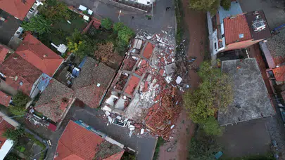 Sındırgı’da 6.1’lik deprem: 3 bina yıkıldı