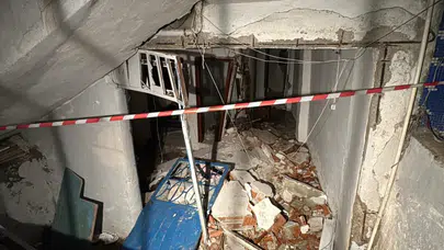 Bağcılar'da binanın bodrum katında patlama meydana geldi!