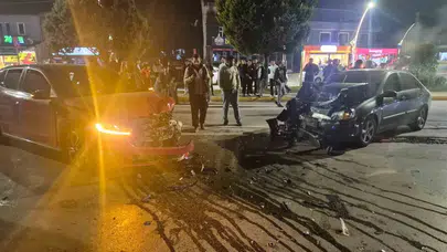 Kocaeli'de otomobiller kafa kafaya çarpıştı: 2 yaralı