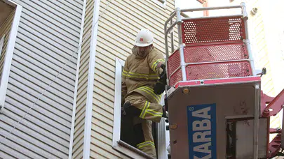 Kars'ta bir binada yangın çıktı: 1'i çocuk 3 kişi dumandan etkilendi!