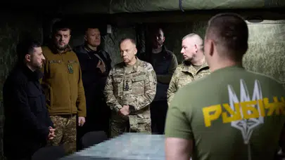 Zelensky, çatışmaların yaşandığı Pokrovsk cephesini ziyaret etti