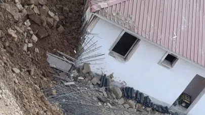 Kahramanmaraş’ta toprak kayması: İnşaat halindeki 6 ev zarar gördü!