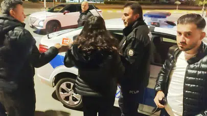 Aksaray'da anne ve baba, avukat kızlarını taksi durağına kilitledi