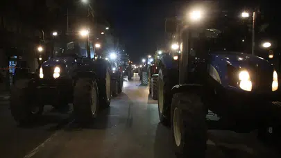 Yunanistan’da çiftçiler sokağa döküldü: Geciken ödemeler krizi tırmandırdı