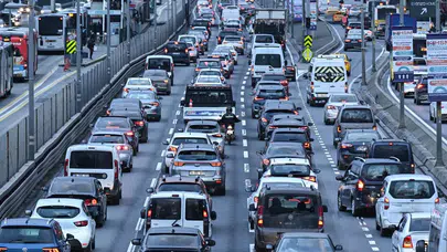 İstanbul’da trafik kilitlendi! Yoğunluk yüzde 90’a ulaştı