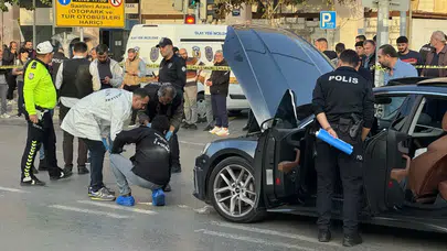 İzmir'de otomobile silahlı saldırı: Sürücü ağır yaralandı