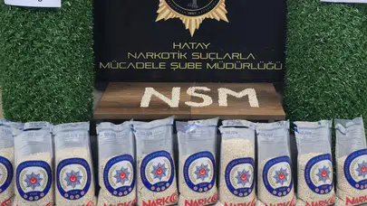 Hatay’da suni çimlere gizlenmiş 306 bin uyuşturucu hap ele geçirildi