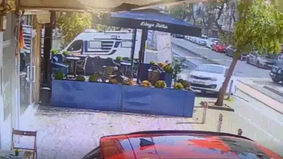 Bursa'da otomobil pastaneye daldı: İşte o anlar!