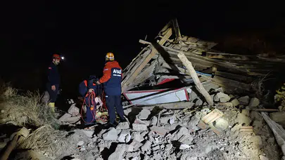 Çorum'da iki katlı bina çöktü!