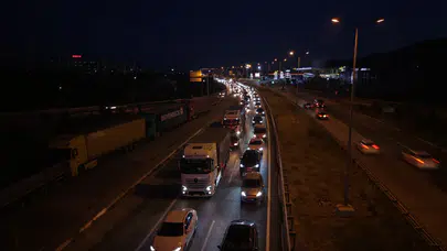 Tatil dönüşü 43 ilin geçiş noktasında trafik yoğunluğu!