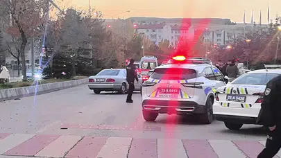 Erzurum’da iki otomobil çarpıştı: 3 kişi yaralandı!