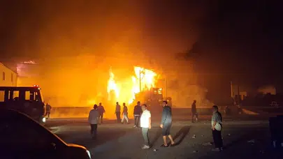 Meyve-sebze fabrikasında gece yangını