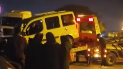 Ankara'da otomobil tıra çarptı: 4 kişi yaralandı!