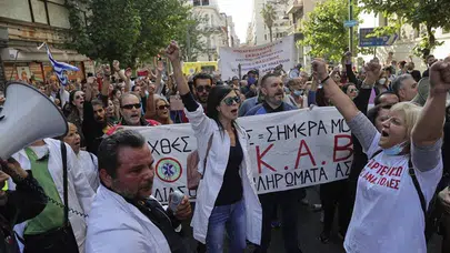 Yunanistan sağlık sisteminde kriz: Doktorlar 2 günlük greve başladı