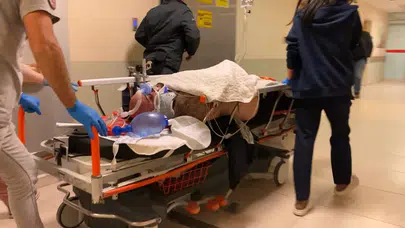 Bursa'da otomobil ile çarpışan scooter sürücüsü ağır yaralandı!