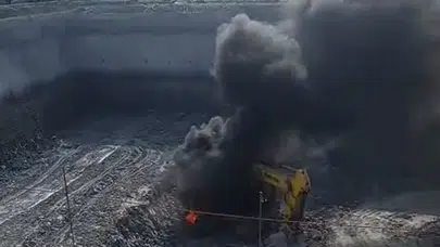 Arnavutköy'de iş makinesi alevlere teslim oldu!