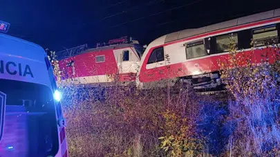 Slovakya’da iki yolcu treni çarpıştı: En az 18 yaralı