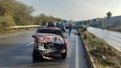 Milas-Bodrum yolunda 3 araç çarpıştı: 1'i ağır 2 yaralı!