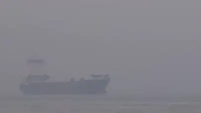 İstanbul'da yoğun sis: Göz gözü görmüyor!