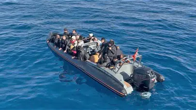 Urla açıklarında düzensiz göçmen operasyonu: 30 kişi yakalandı