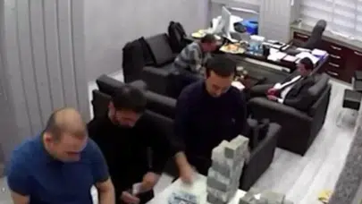 CHP İstanbul İl Başkanlığı’ndaki ‘para sayma’ davası ertelendi