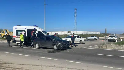 İpsala’da iki otomobil çarpıştı: 8 kişi yaralandı!