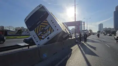Kadıköy D-100 Karayolu’nda korkutan kaza: Servis minibüsü yan yattı