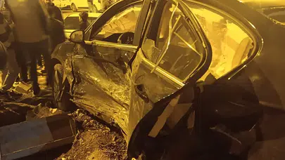 Mardin'de iki otomobil çarpıştı: 3 kişi yaralandı!