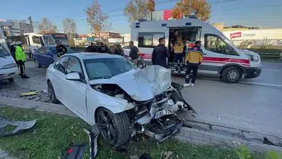 Bursa’da yarış halindeki iki otomobil belediye otobüsüne çarptı: 14 yaralı