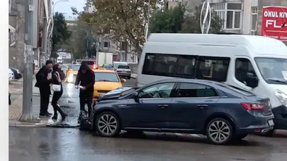 Elazığ’da iki otomobil çarpıştı: 1 kişi yaralandı!