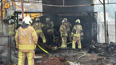 Beylikdüzü'nde yangın: Depo olarak kullanılan baraka yandı!