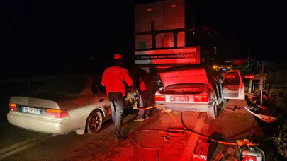 Çorum'da iki otomobil, park halindeki vince çarptı: 1 ölü, 1 yaralı