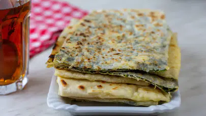 Dakikalar içinde hazır! Fırınsız çıtır tava böreği tarifi