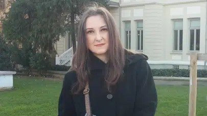 Farah Yurdözü kimdir?