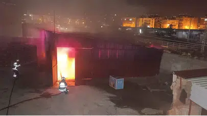 Hatay’da dondurma deposu alevlere teslim oldu!