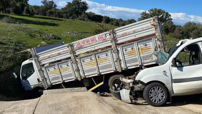 Çanakkale’de ticari araç ve kamyonet çarpıştı: 2’si ağır 5 kişi yaralandı