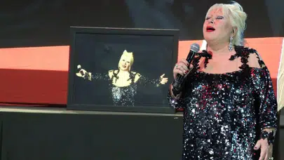 Muazzez Abacı’ya AKM’de duygusal veda: Ünlü isimler törende bir araya geldi